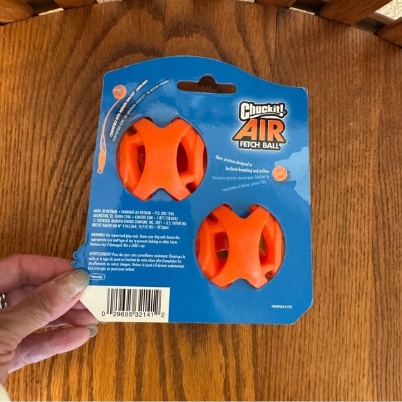 NWT Chuckit! Air Fetch Balls Dog Toy 2 Pack Medium Orange - Picture 3 of 4